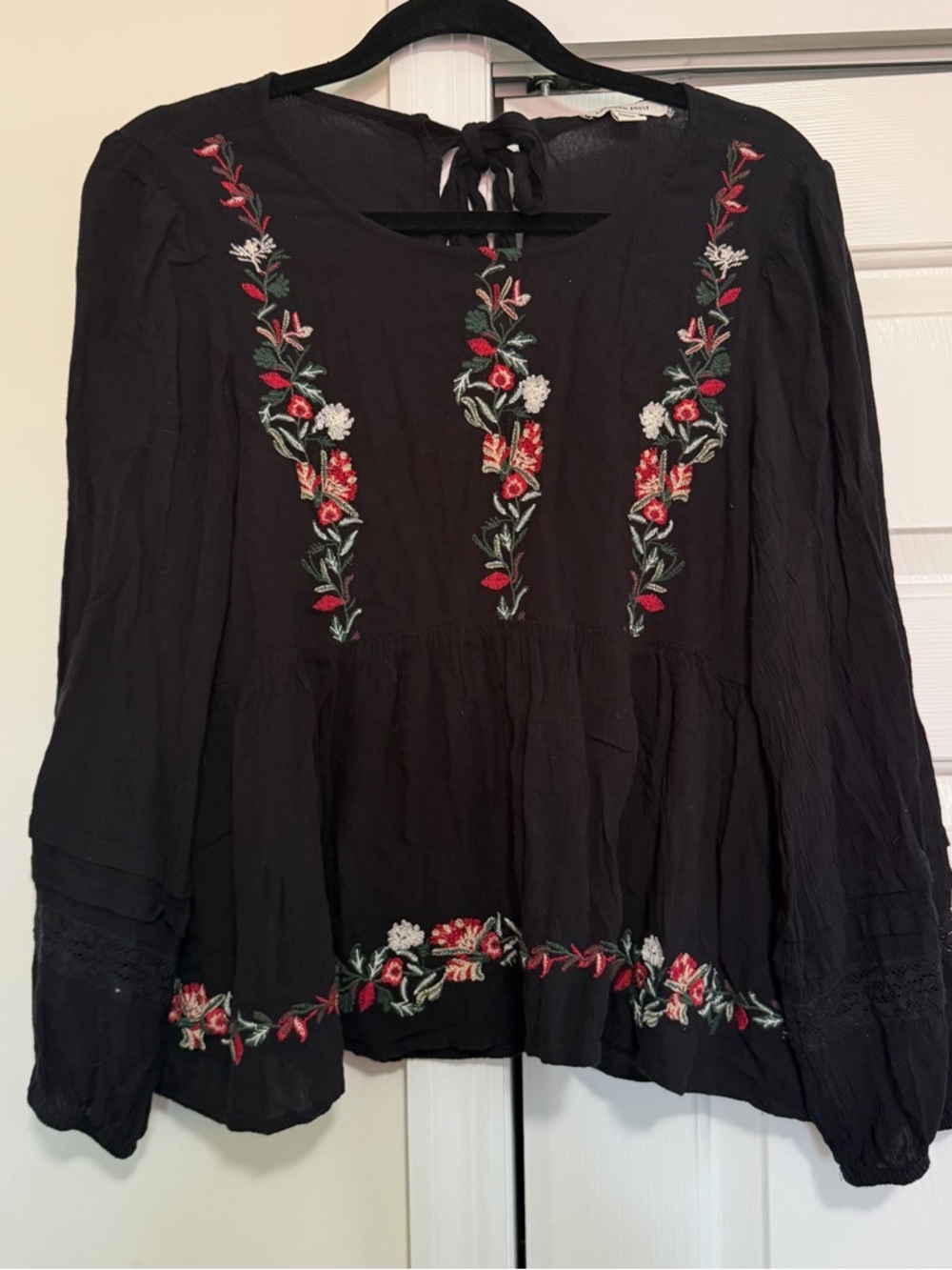 American Eagle Peplum Style Black Top Floral Embroidered Size Medium